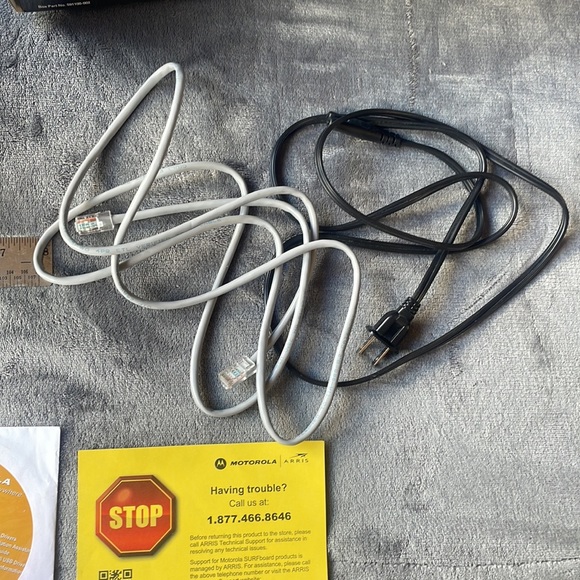 Motorola/Arris 
SURFboard® Cable Modem & Wi-Fi® Router
Excellent condition - Picture 12 of 13